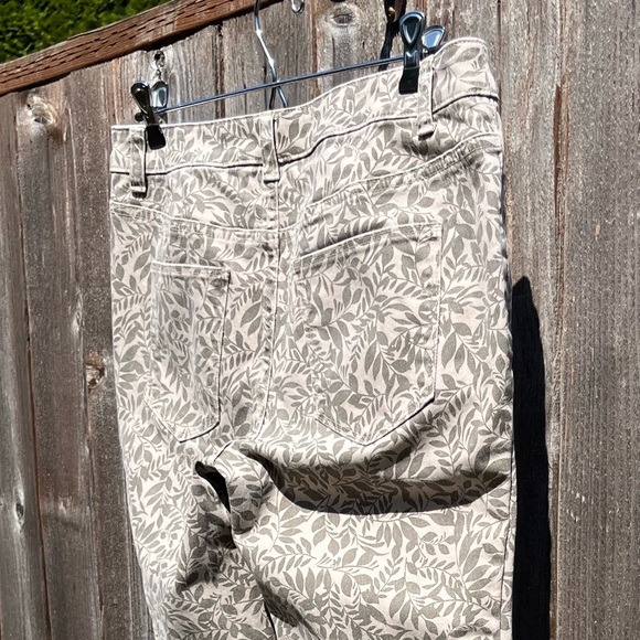 Christopher & Banks cropped pants size 4 - Picture 15 of 16